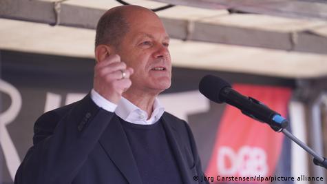 Sosyal Demokrat Parti'li Başbakan Olaf Scholz geçen yıl da maliye bakanı olarak 1 Mayıs'a katılıp konuşma yapmıştı.