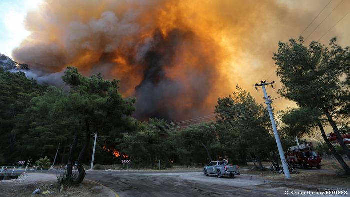 Controlada la mayoría de los incendios forestales en el sur de Turquía | Europa al día | DW | 31.07.2021