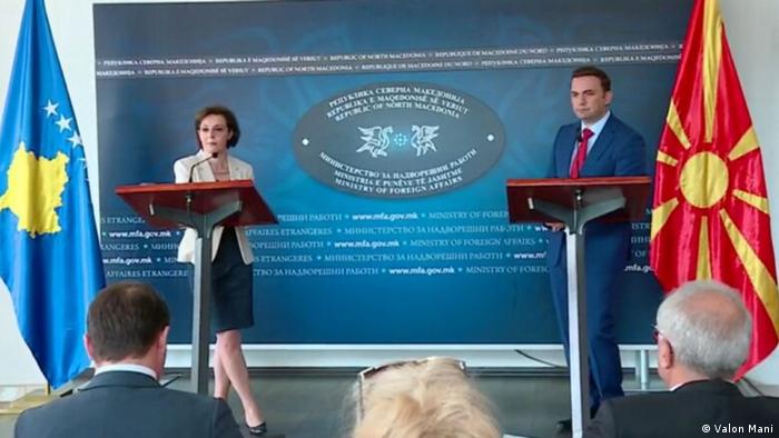 Nordmazedonien Außenminister Bujar Osmani mit Kosovos Außenminister Donika Gervalla-Schwarz