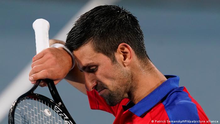 Com visto cancelado, Djokovic fica retido na Austrália – DW – 06/01/2022