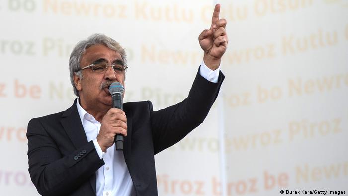 HDP Eş Genel Başkanı Mithat Sancar, grup konuşmasında kararı sert bir şekilde eleştirdi. (Arşiv)