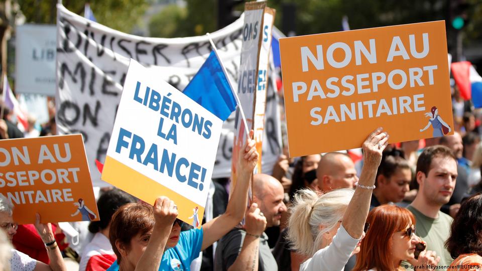 Supremo francês dá aval à exigência de passaporte sanitário – DW –  05/08/2021