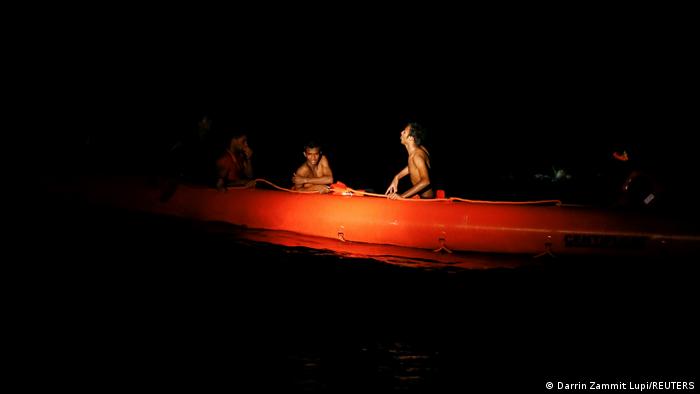 Foto simbólica de migrantes sobre una embarcación en Túnez en una imagen de archivo.