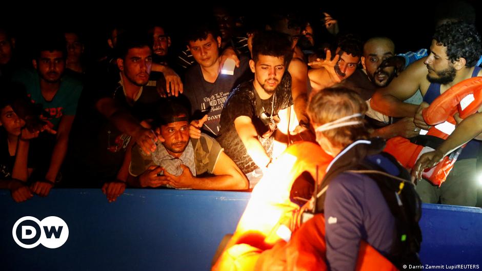 Mehrere hundert Menschen aus dem Mittelmeer gerettet