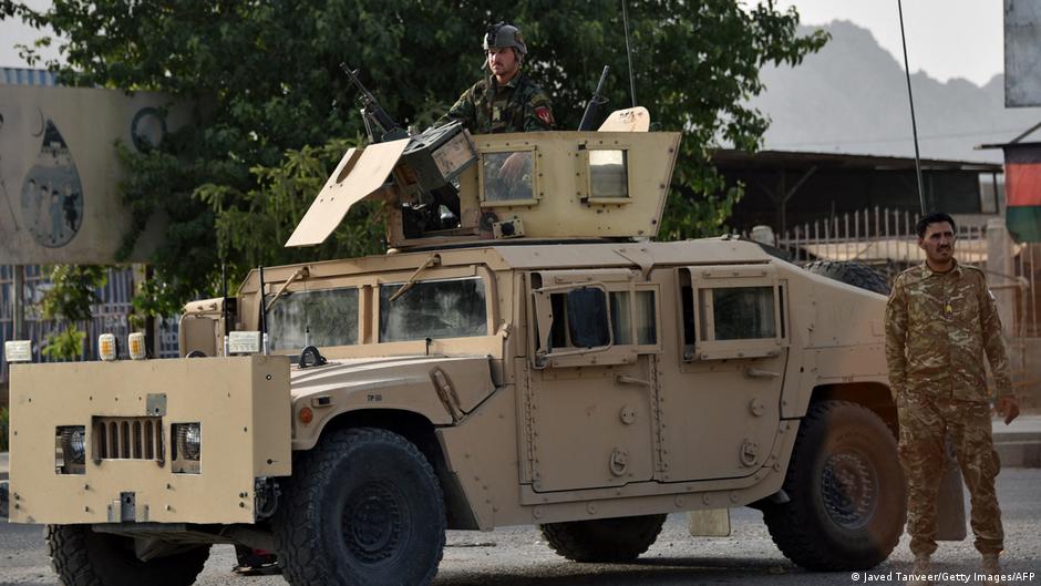 Talibanes atacan aeropuerto de Kandahar, segunda ciudad de Afganistán | El Mundo | DW - Vimarsana News
