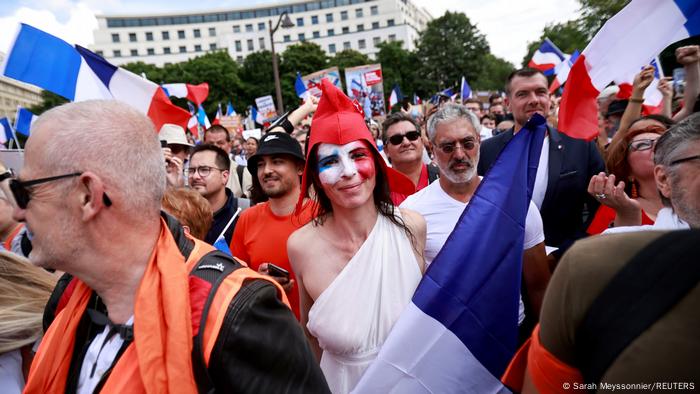 Frankreich Protest gegen Corona-Regeln in Paris