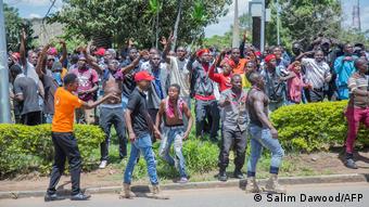 Des jeunes opposants manifestent à Lusaka en Zambie 