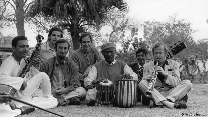 Klaus Doldinger sitting on the ground with musicians in Pakistan.