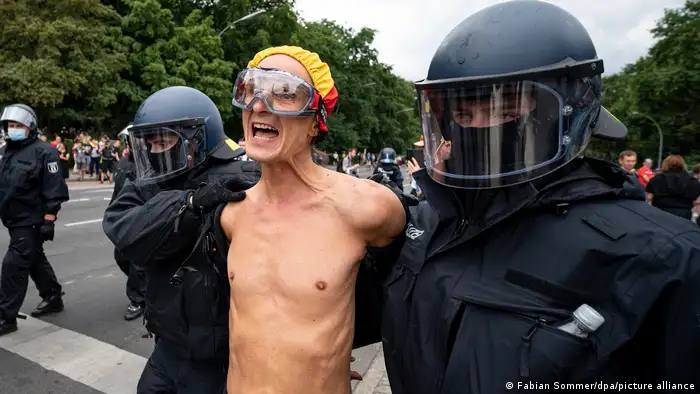 WS Deutschland Demonstration Gegner der Corona-Regeln demonstrieren in Berlin 