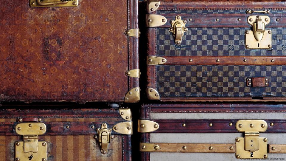 Louis Vuitton ; Luggage advertisement from the 1901 Orient Pacific