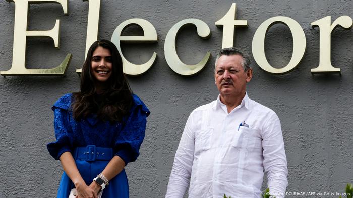 Nicaraguan presidential candidate Oscar Sobalvarro (r) and his running mate Berenice Quezada