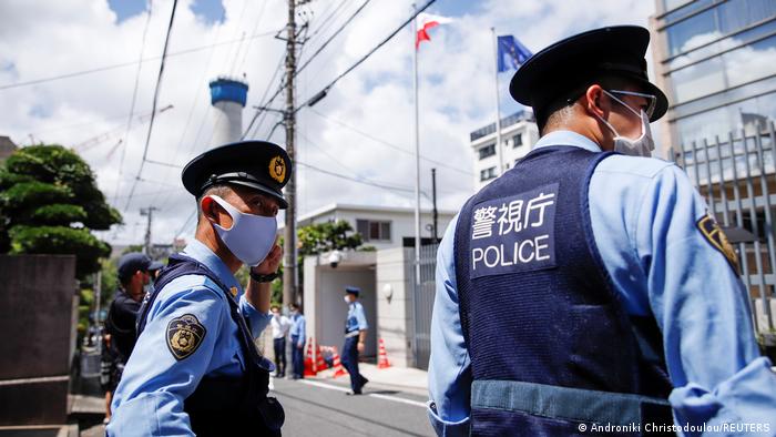 WS | Japan Polizei vor der polnischen Botschaft | Tsimanouskaya
