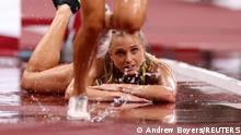 Tokyo 2020 Olympics - Athletics - Women's 3000m Steeplechase - Final - Olympic Stadium, Tokyo, Japan - August 4, 2021. Genevieve Gregson of Australia reacts after falling down during the race REUTERS/Andrew Boyers TPX IMAGES OF THE DAY