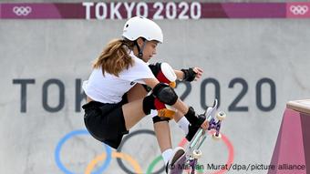 H Λίλυ Στεπχάζιους στο skateboard