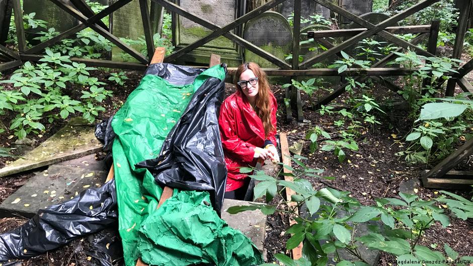 Holocaust: Überleben im Grab