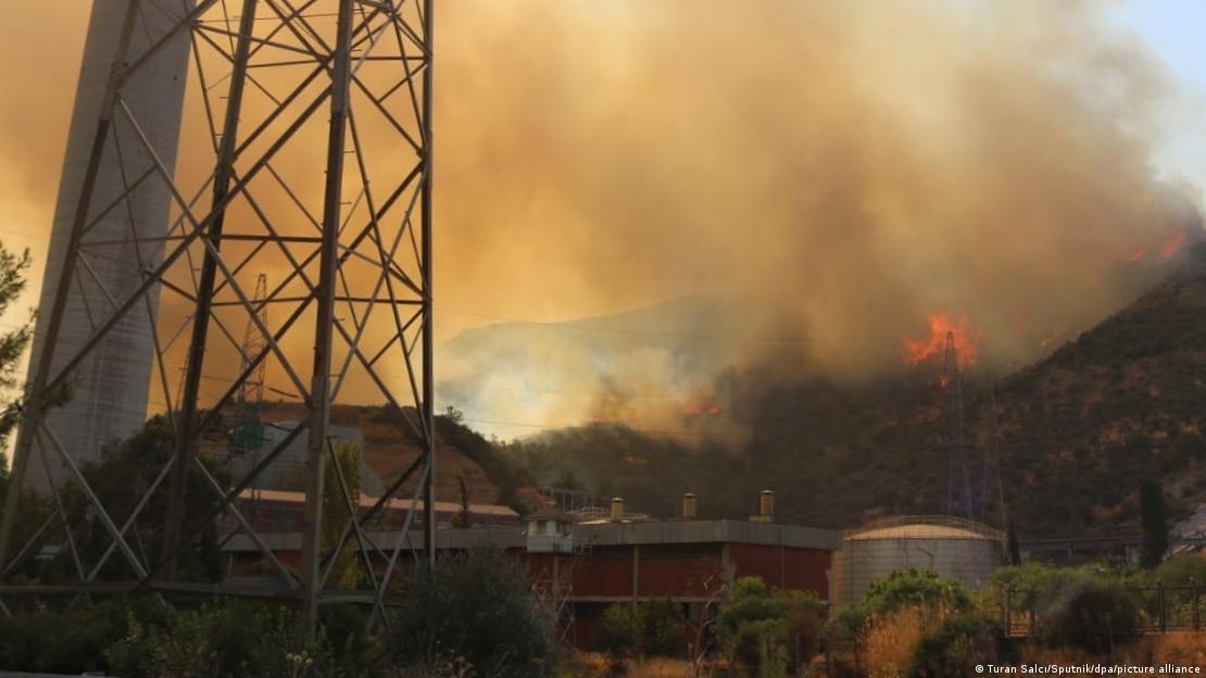2021 yılındaki orman yangınları Yeniköy'deki termik santrali de tehdit etmişti. 