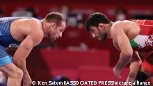 5.8.2021, Tokyo, Japan, Iran's YAZDANICHARATI Hassan (red) and USA's TAYLOR III David Morris compete during Wrestling Men's Freestyle 86kg Final in Tokyo 2020 Olympic Games at Makuhari Messe in Chiba City, Chiba Prefecture on Aug. 5, 2021. ( The Yomiuri Shimbun via AP Images )