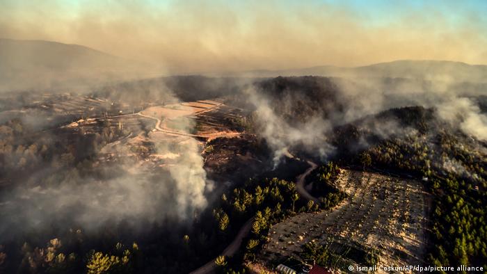 Muğla'nın Marmaris ilçesindeki orman yangınları da devam ediyor (Foto: 3 Ağustos 2021)
