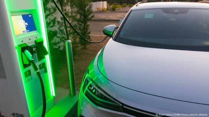 Recharging station for electric cars