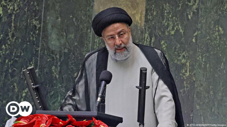 Iran: Ebrahim Raisi sworn in as president | DW | 05.08.2021