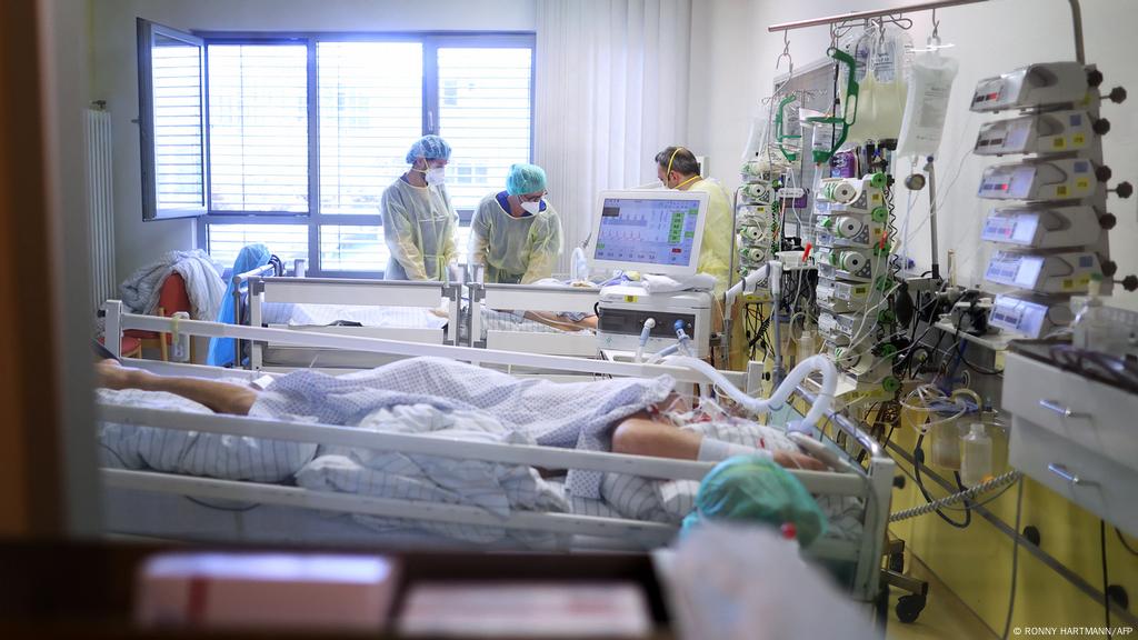 Germany: Hospitals reach ′critical pandemic moment′ | News | DW | 28.10.2021