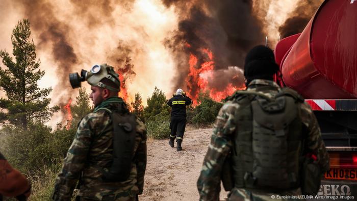 The Day in Pictures | Griechenland Waldbrände bei Drossopigi