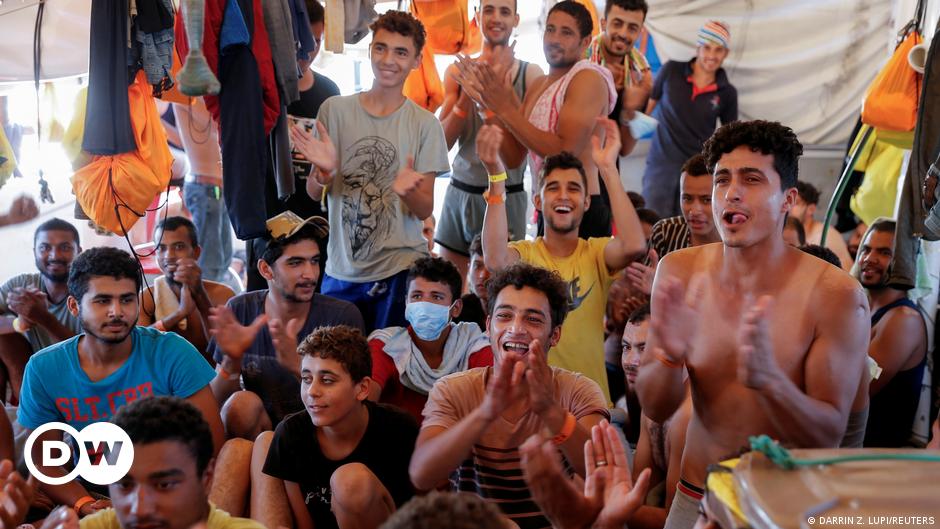 Flüchtlinge von "Sea-Watch 3" dürfen an Land