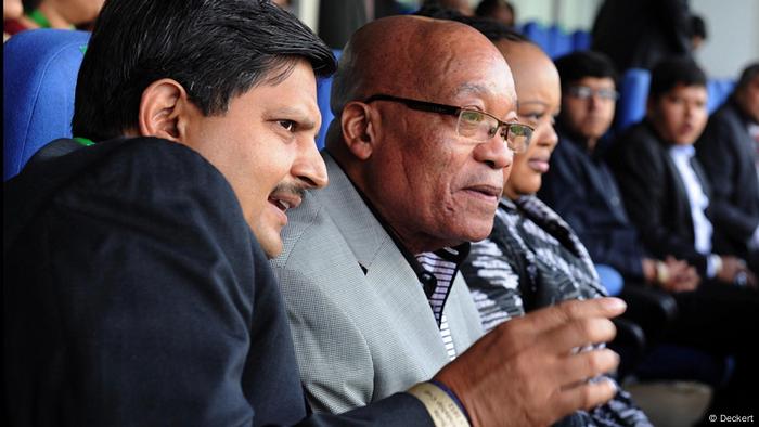 L'ancien président Jacob Zuma photographié avec Atul Gupta