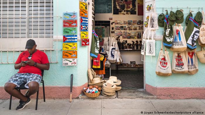 Cienfuegos: Souvenirhändler in der Altstadt