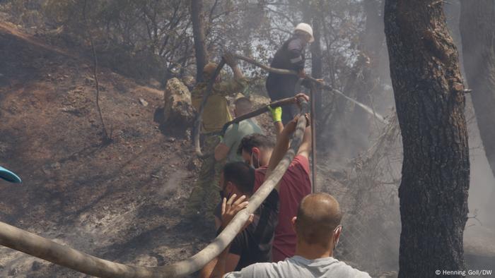 Se quema el bosque en los suburbios de Atenas.