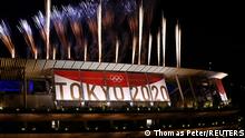 Tokyo 2020 Olympics - The Tokyo 2020 Olympics Closing Ceremony - Olympic Stadium, Tokyo, Japan - August 8, 2021. General view of fireworks above the stadium during the closing ceremony REUTERS/Thomas Peter