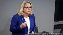 Aktuell, 24.06.2021, Berlin, Svenja Schulze die Bundesumweltministerin (Bundesministerin fuer Umwelt, Naturschutz und nukleare Sicherheit) im Portrait bei ihrer Rede zum Thema Klimaschutz bei der 236. Sitzung des Deutschen Bundestag in Berlin
