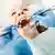 Patient beim Zahnarztbehandlung (Foto: Design Pics)