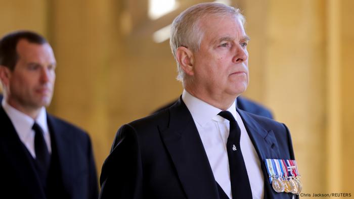 Príncipe Andrew, de 61 anos, foi obrigado a se afastar da vida pública em 2019