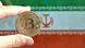 Bitcoin vor Iran-Flagge Bitcoin vor Iran-Flagge