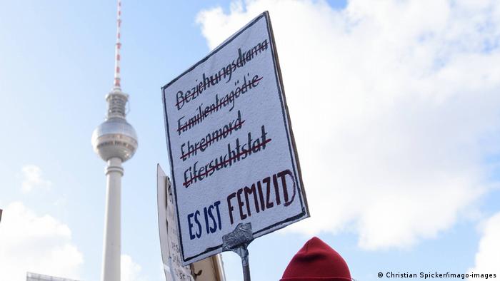 Protesti u Berlinu na Dan žena 2019. - To je femicid