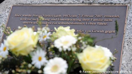 Защото са хомосексуални или не искат да се женят принудително