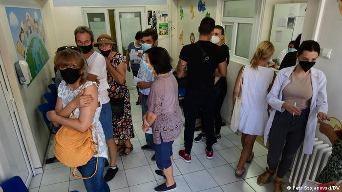 Nordmazedonien | Coronavirus | Impfkampagne in Skopje