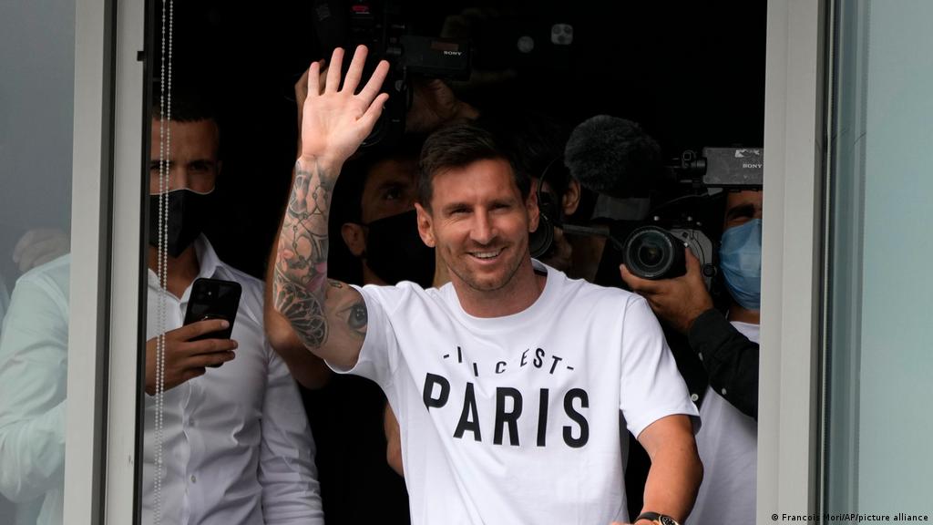 voor het geval dat Verdraaiing ~ kant Lionel Messi signs 2-year contract with Paris Saint-Germain | News | DW |  10.08.2021
