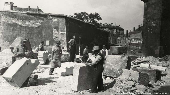 Восстановление разрушенного во время Второй мировой войны Вроцлава (1946)