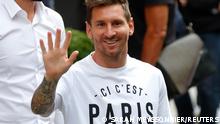 Soccer Football - Lionel Messi arrives in Paris to join Paris St Germain - Paris, France - August 10, 2021 Lionel Messi arrives at the Royal Monceau Hotel REUTERS/Sarah Meyssonnier