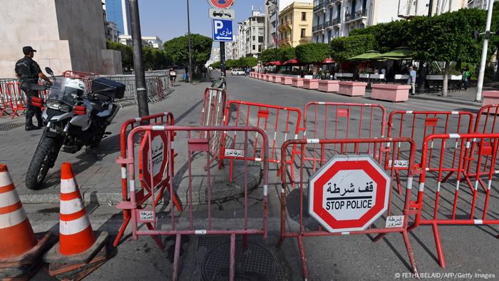 Tunisian police barricade the main street in Tunis during the political crisis