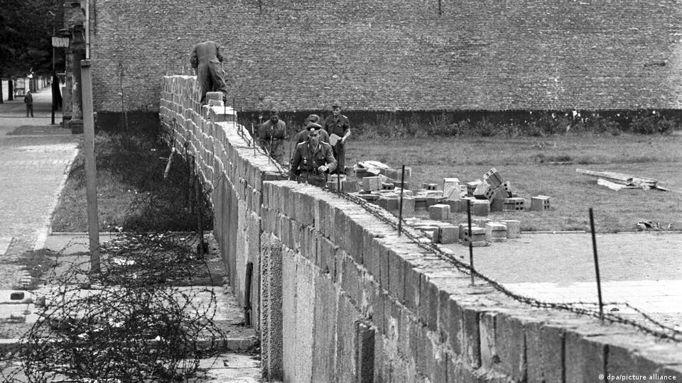 13 августа 1961 года возвели Берлинскую стену – DW – 13.08.2021