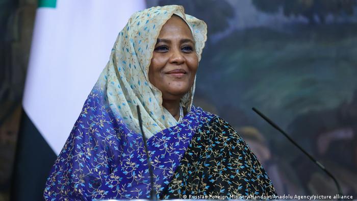 Die sudanesische Außenministerin Mariam al-Mahdi gab die Entscheidung der Regierung in Khartum bekannt