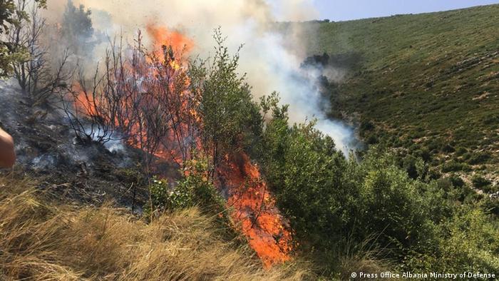 Albanien Brände auf Halbinsel Karaburun