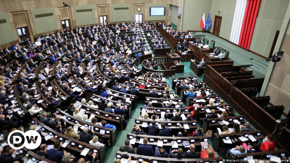 Polska zatwierdza nowelizację kontrowersyjnej reformy sądownictwa |  dotychczasowa Europa |  TW