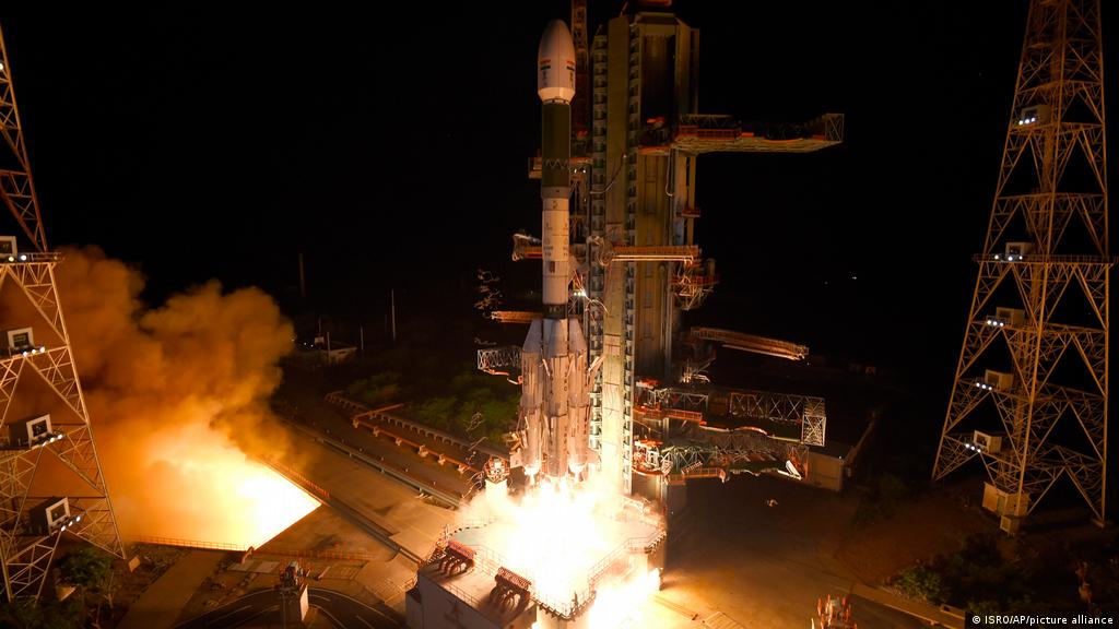 India satellite launch attempt fails to reach orbit | News | DW | 12.08.2021
