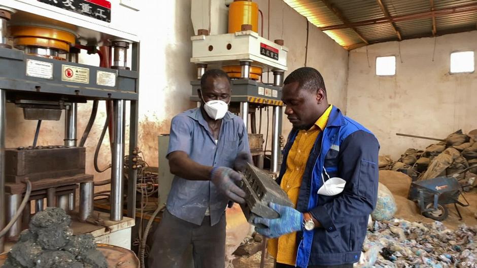 Getting people in plastic houses in Ghana DW 12/30/2021