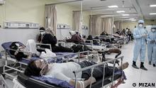 Irans Gesundheitssystem kollabiert. Krankenhäuser haben kein freies Bett mehr. Medikamente und Impfstoffe fehlen. Die fünfte Coronawelle fordert täglich mehr als 500 Toten. 