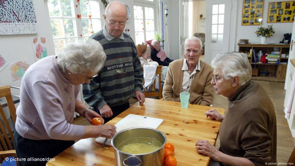 Mnogi stariji ljudi u Nemačkoj zajedno organizuju svoje svakodnevne poslove